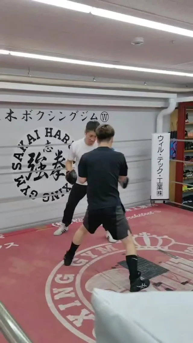 この度、コーナーポストの塗装とコーナークッションの配置換えを...