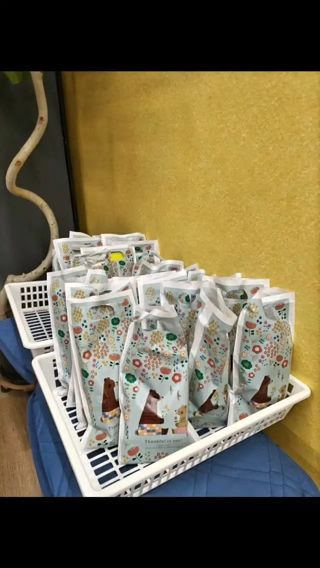 ​外は凍えるような寒さですが、ジムの中は熱気で溢れています！...